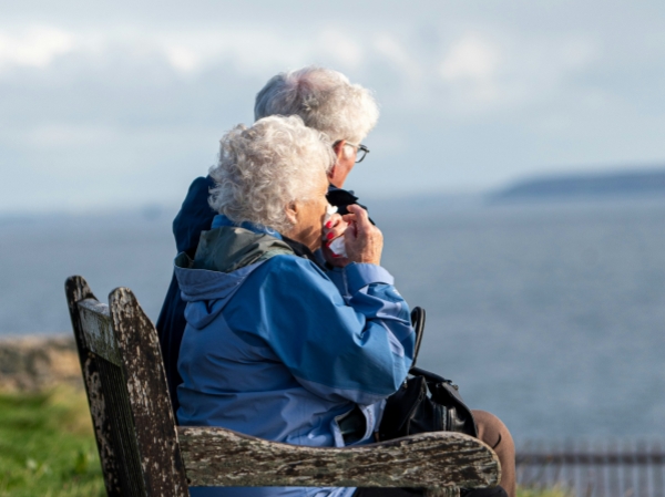 2025年養(yǎng)老經(jīng)濟(jì)/銀發(fā)經(jīng)濟(jì)/長(zhǎng)壽經(jīng)濟(jì)/銀發(fā)族/老齡化報(bào)告合集（共50套打包）